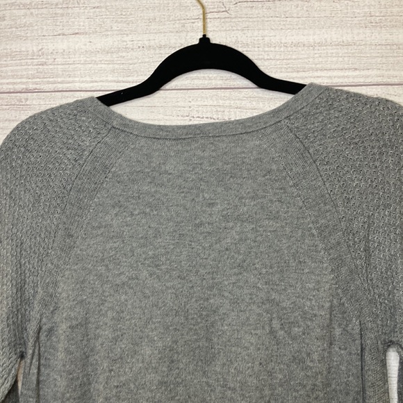 LOFT Outlet Gray Textured Lightweight Sweater Top - Size Small - Picture 5 of 16